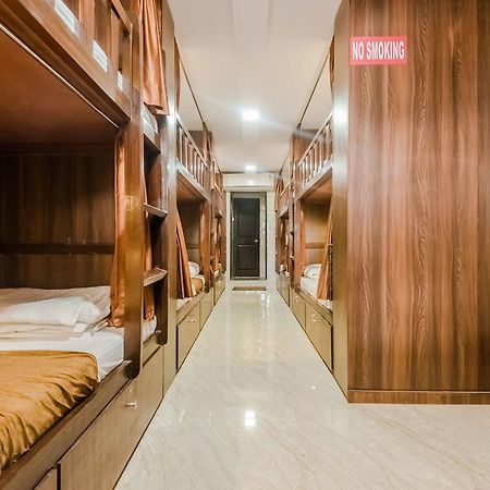 Awesome Dormitory - Men Only Bombay Extérieur photo