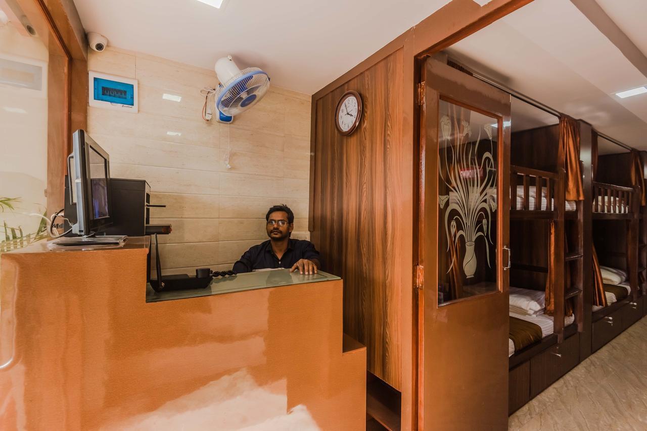 Awesome Dormitory - Men Only Bombay Extérieur photo