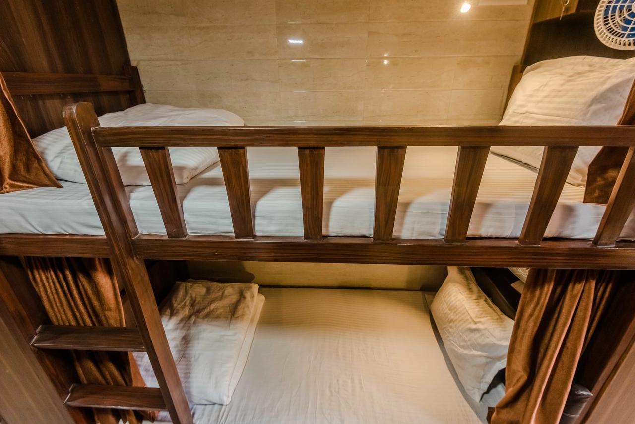 Awesome Dormitory - Men Only Bombay Extérieur photo