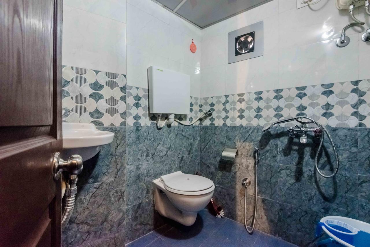 Awesome Dormitory - Men Only Bombay Extérieur photo