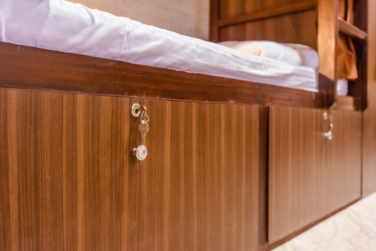 Awesome Dormitory - Men Only Bombay Extérieur photo