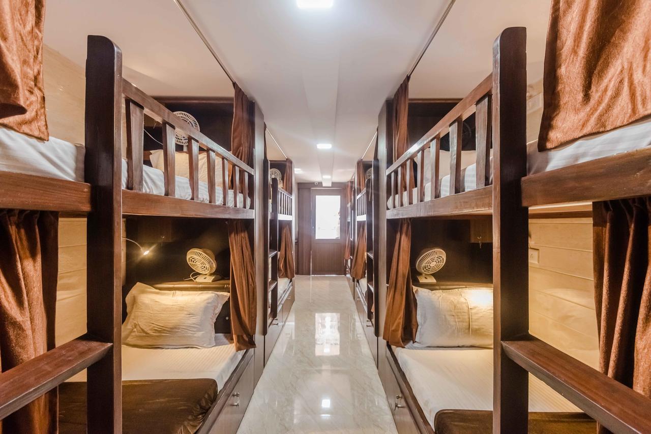 Awesome Dormitory - Men Only Bombay Extérieur photo