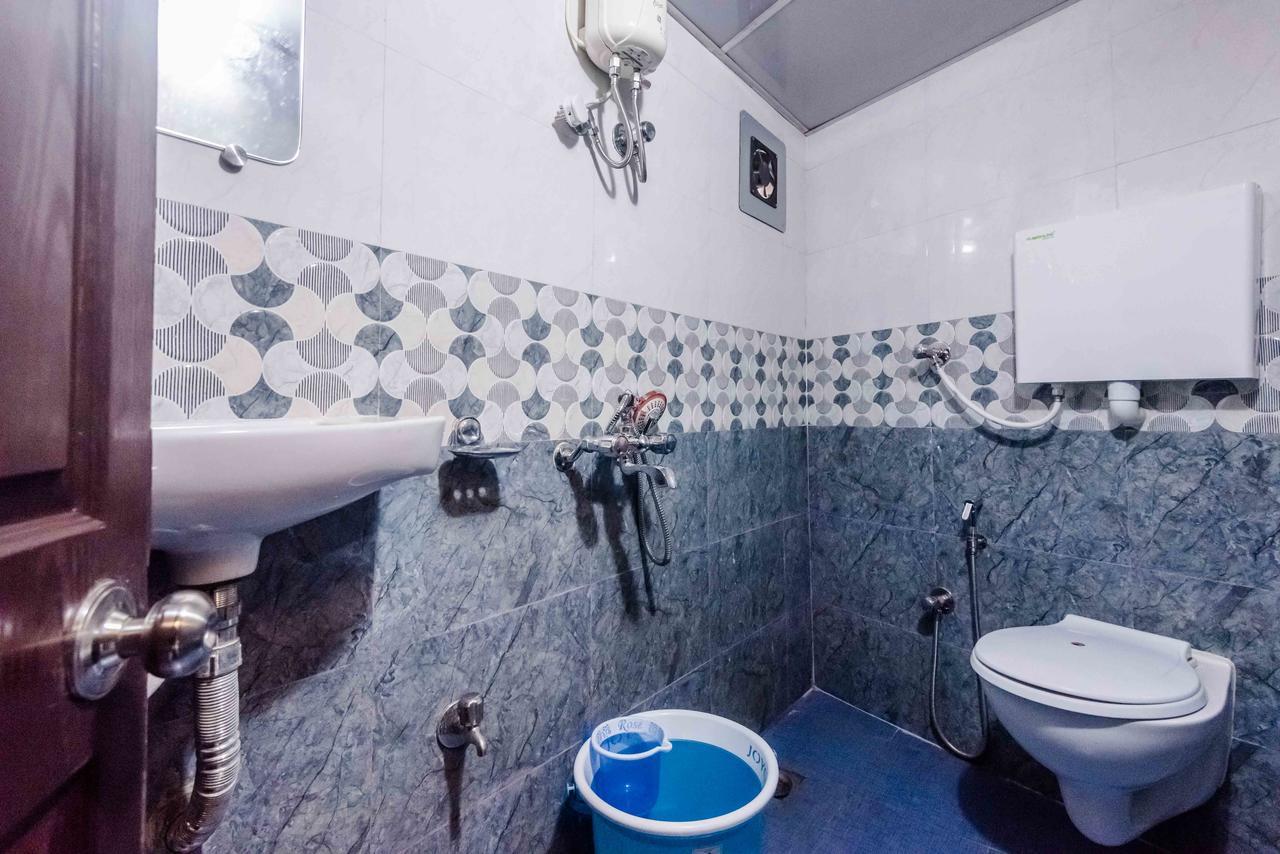 Awesome Dormitory - Men Only Bombay Extérieur photo