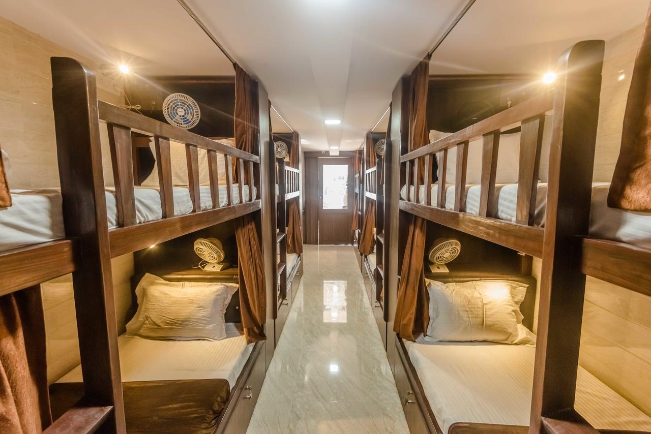 Awesome Dormitory - Men Only Bombay Extérieur photo