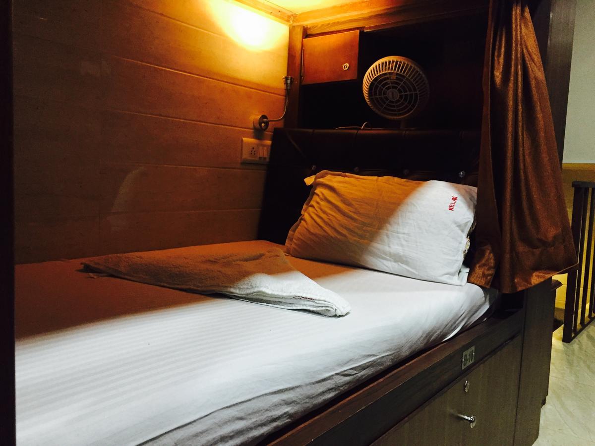 Awesome Dormitory - Men Only Bombay Extérieur photo